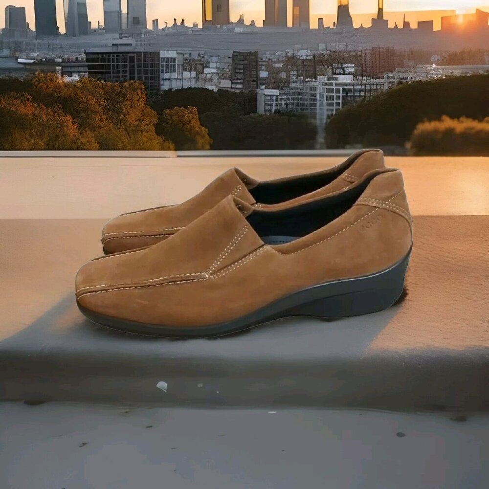 ✅Womens 8.5 EU39 Ecco Light Slip-On Loafers Suede Wedge Casual Comfort Shoes